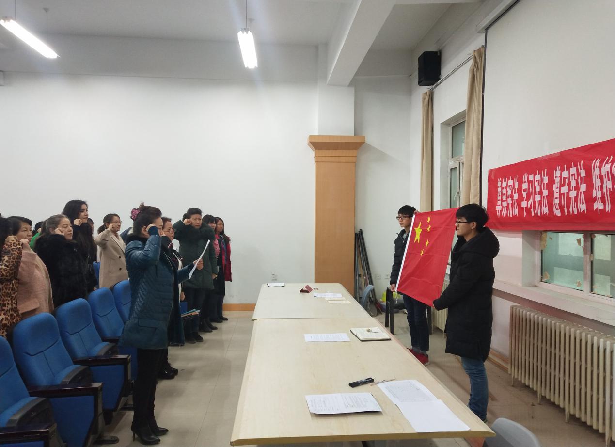 国语教学部开展宪法宣誓签名活动