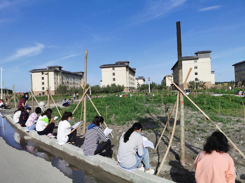 勤学国语晨读早 朗朗书声满校园
